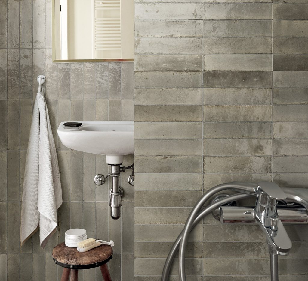 Bathroom tile in Lume Greige