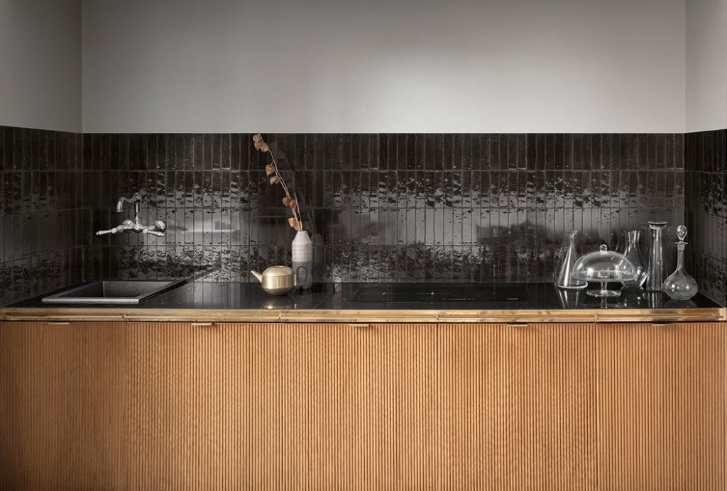 kitchen backsplash in lume black